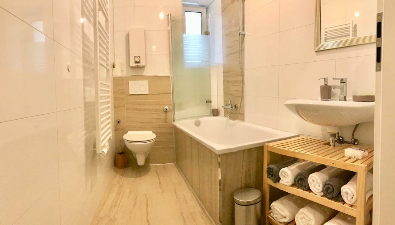 Apartments - Free Parking - Wifi - Kitchen Essen Exterior photo